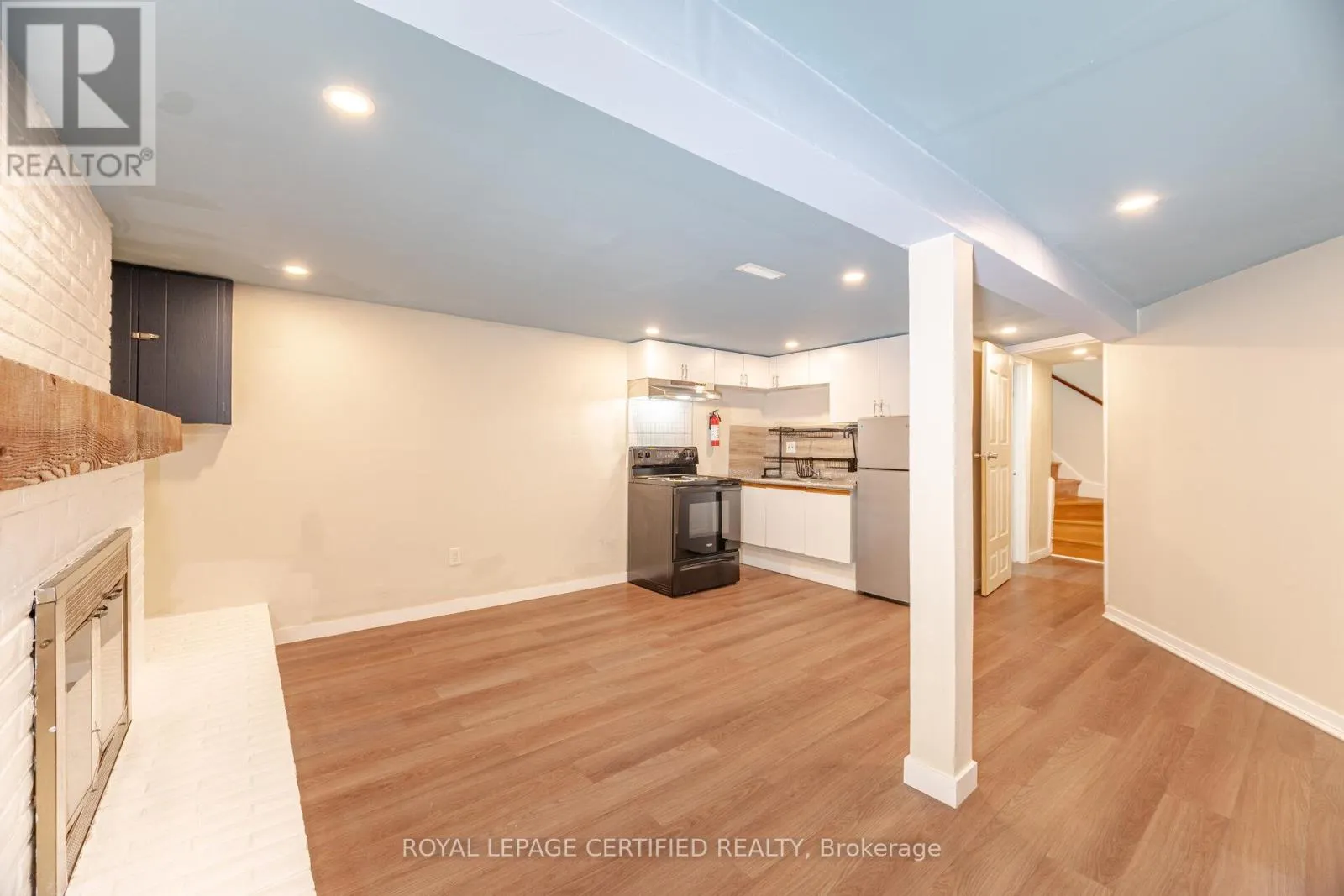 542 LANA TERRACE