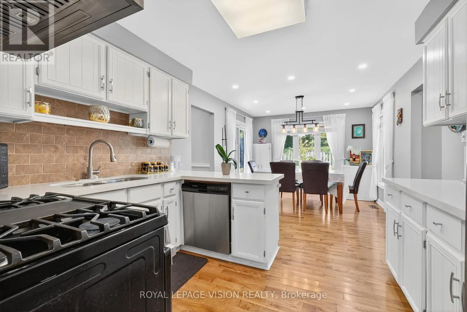7 MONTGOMERY SQUARE
