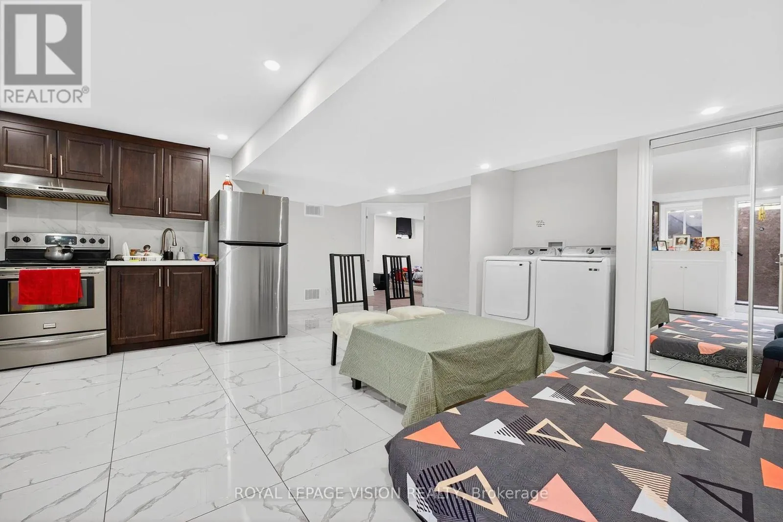 7 MONTGOMERY SQUARE