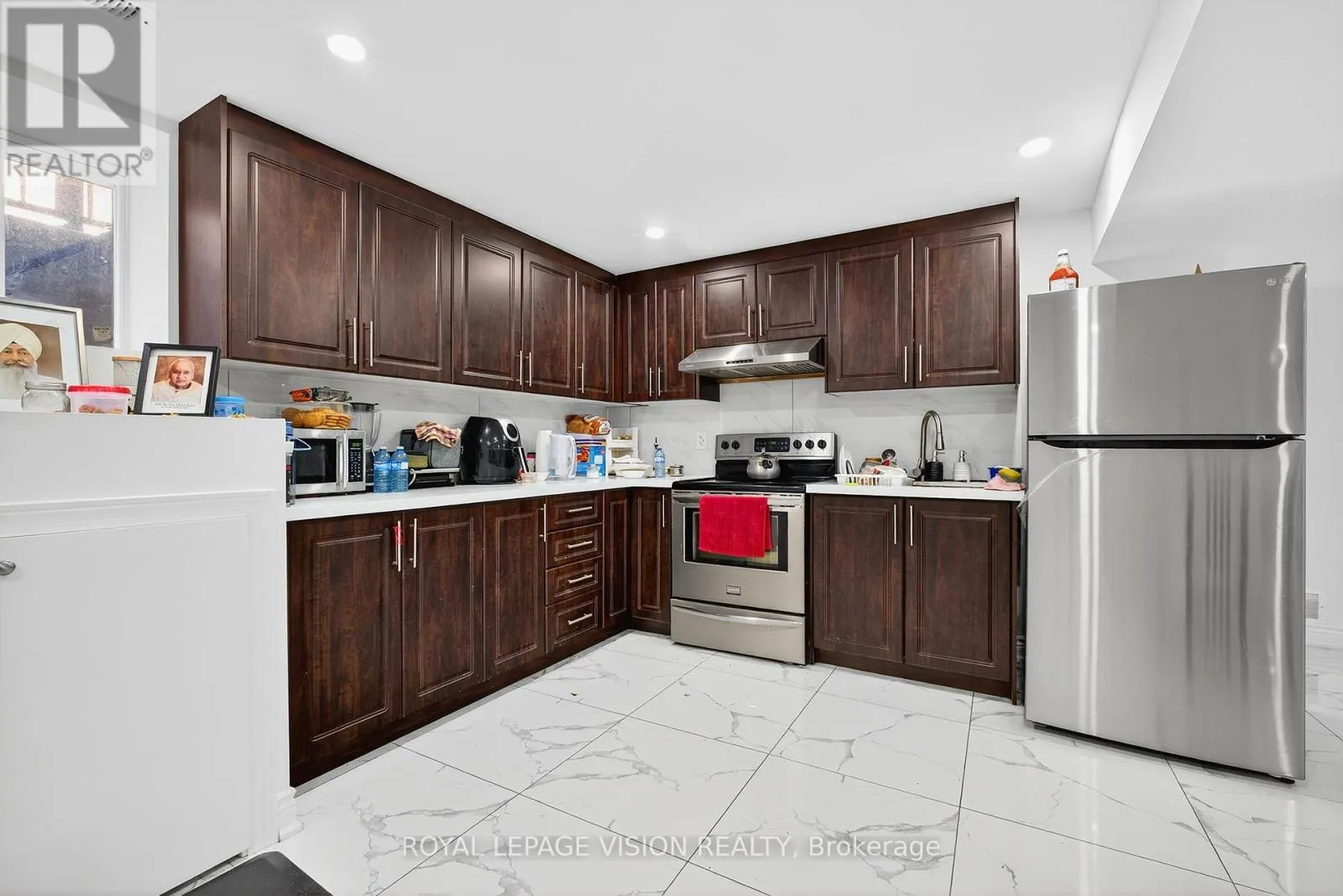 7 MONTGOMERY SQUARE