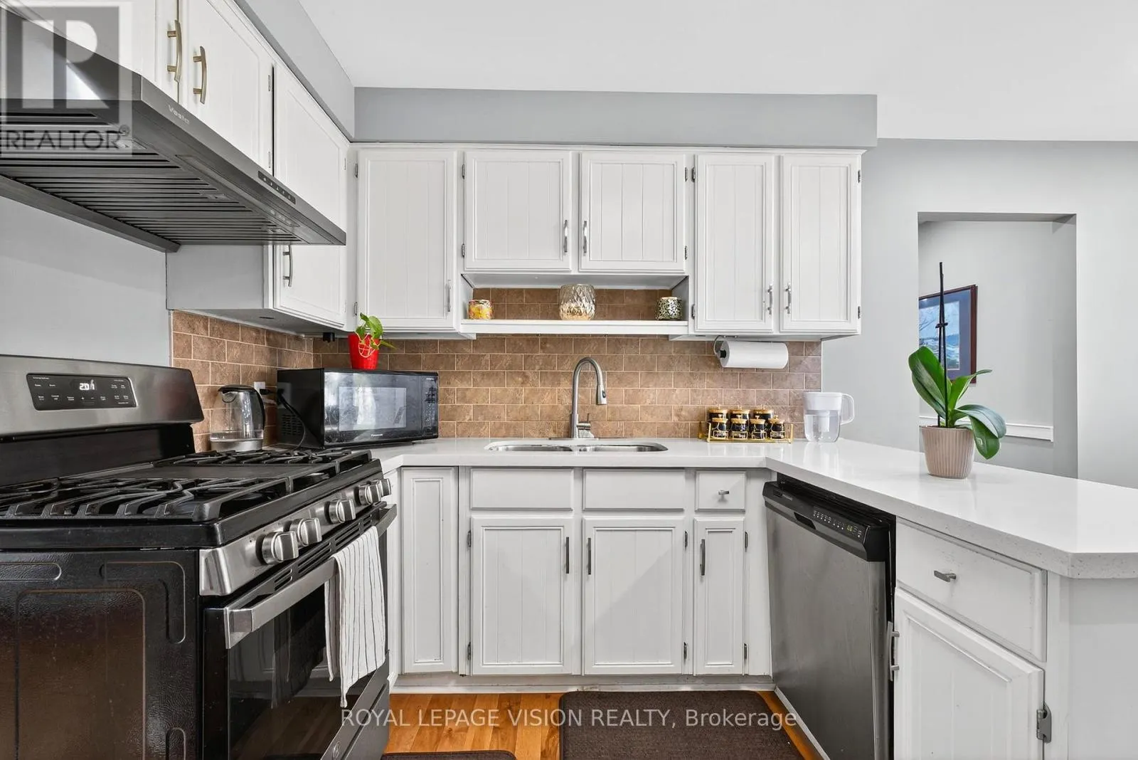 7 MONTGOMERY SQUARE