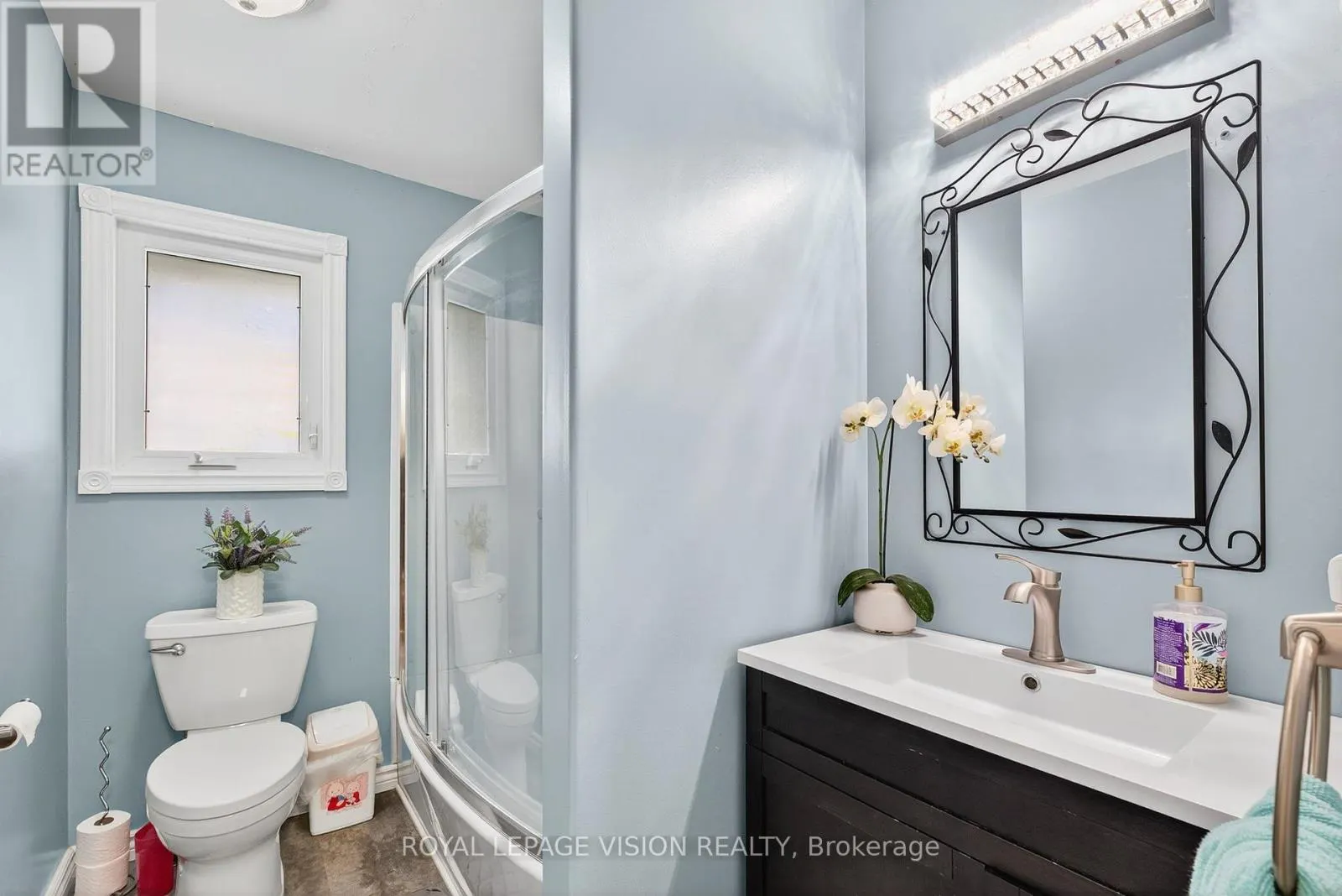 7 MONTGOMERY SQUARE