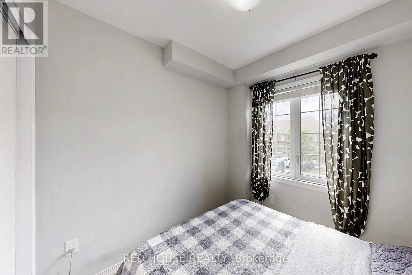 9 DAYLIGHT STREET