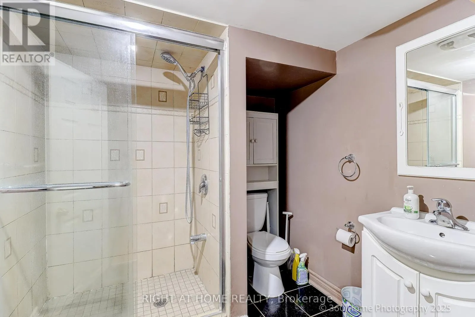989 LEDBURY CRESCENT