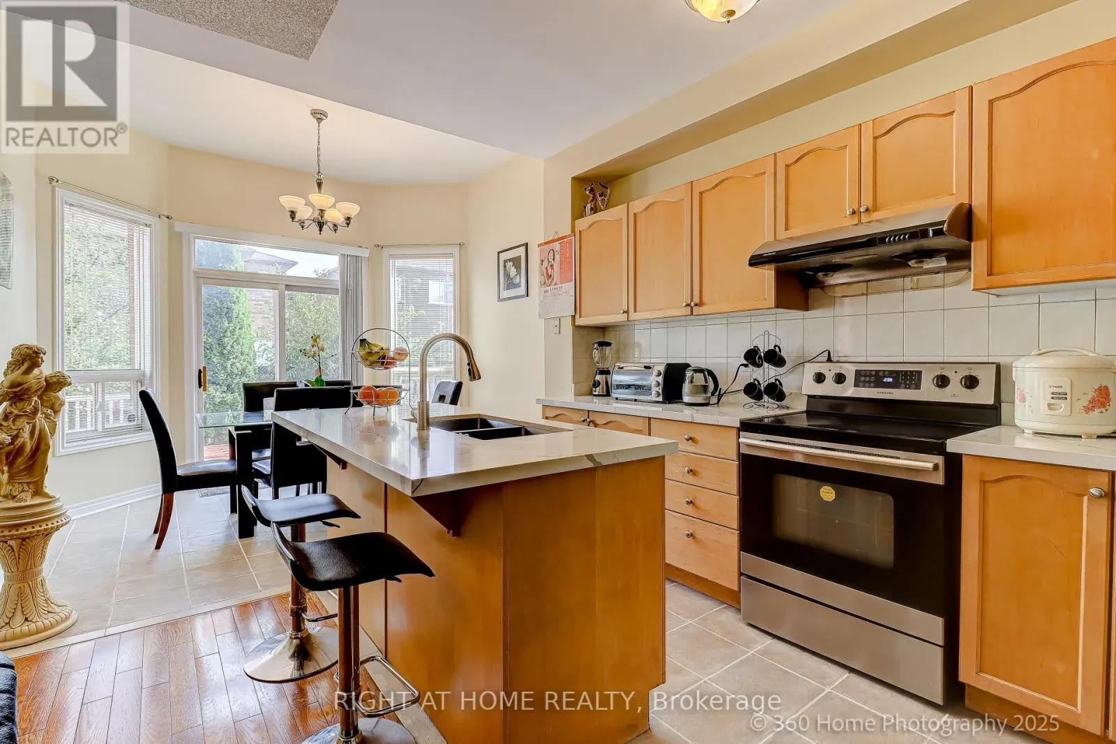 989 LEDBURY CRESCENT