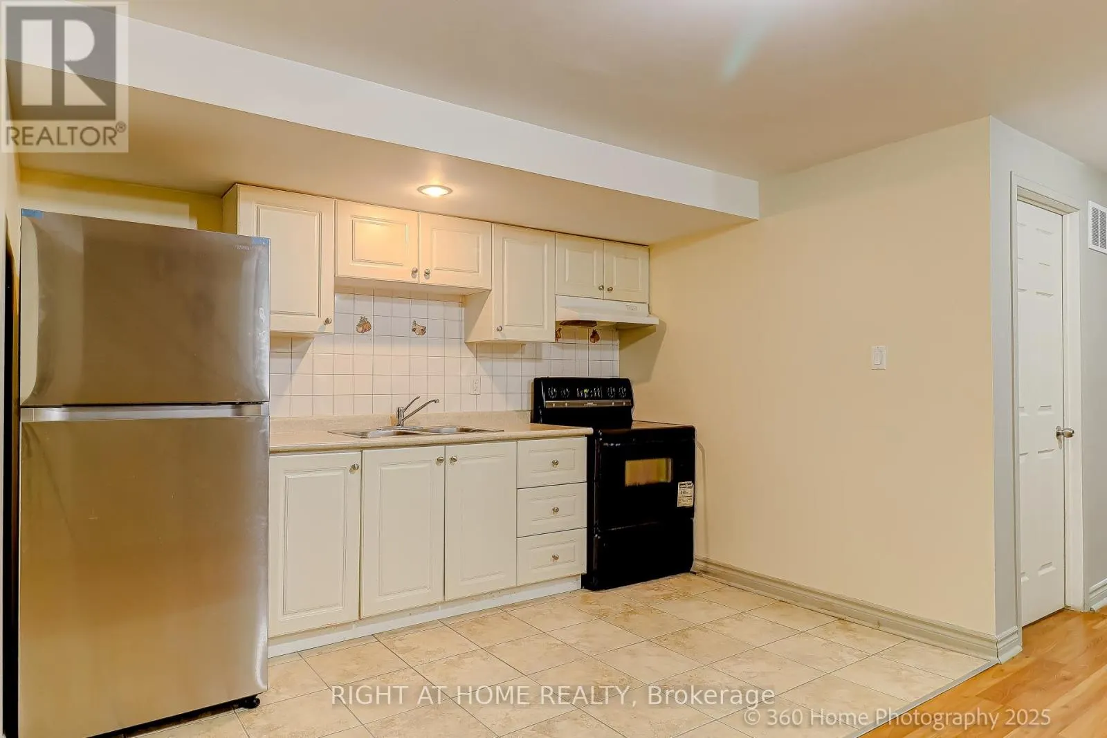 989 LEDBURY CRESCENT