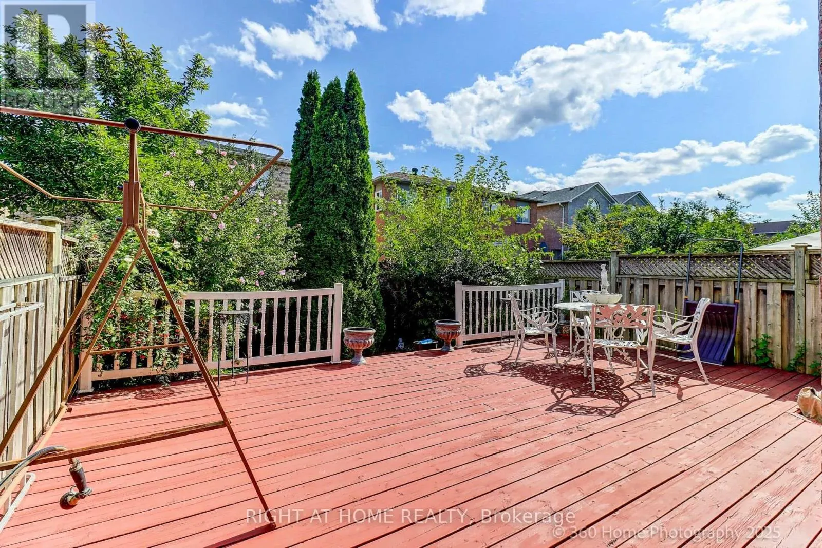 989 LEDBURY CRESCENT