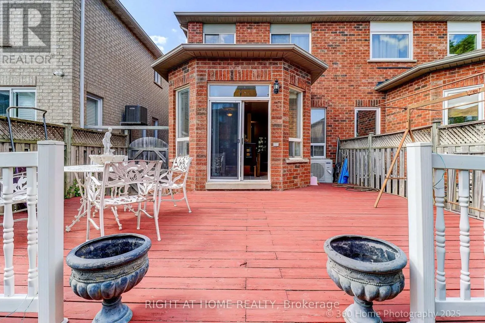 989 LEDBURY CRESCENT