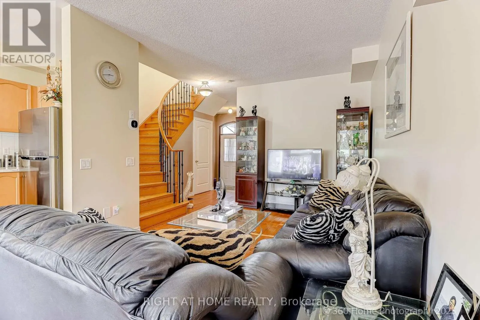989 LEDBURY CRESCENT