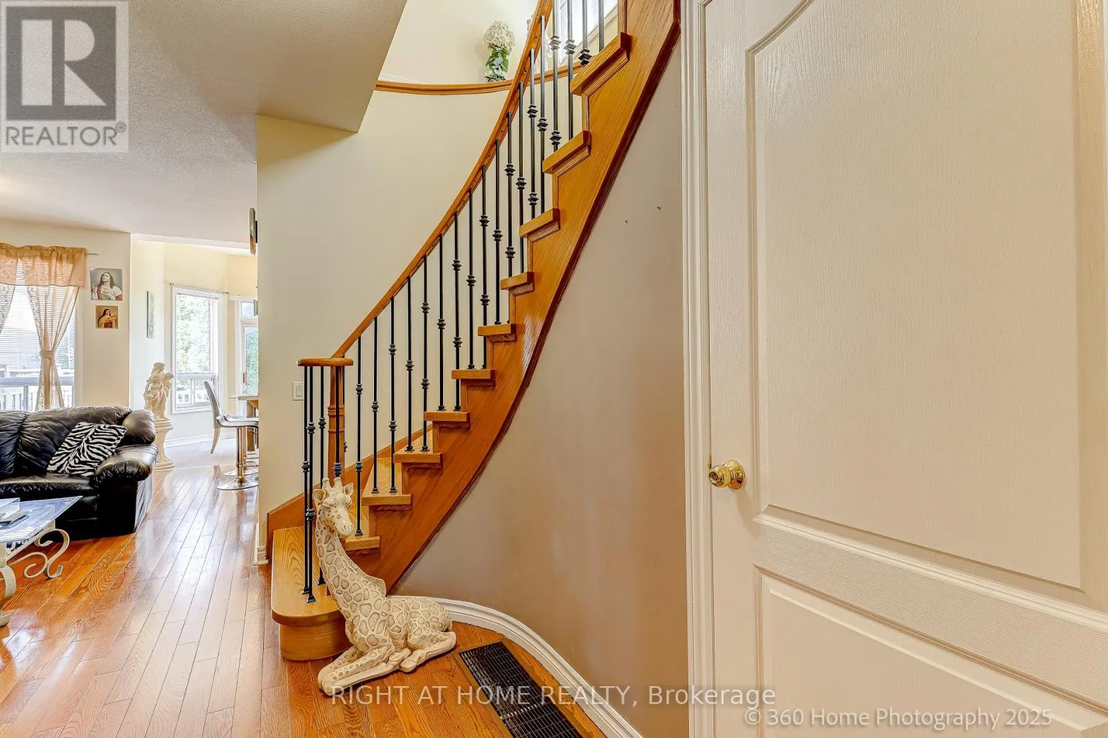 989 LEDBURY CRESCENT