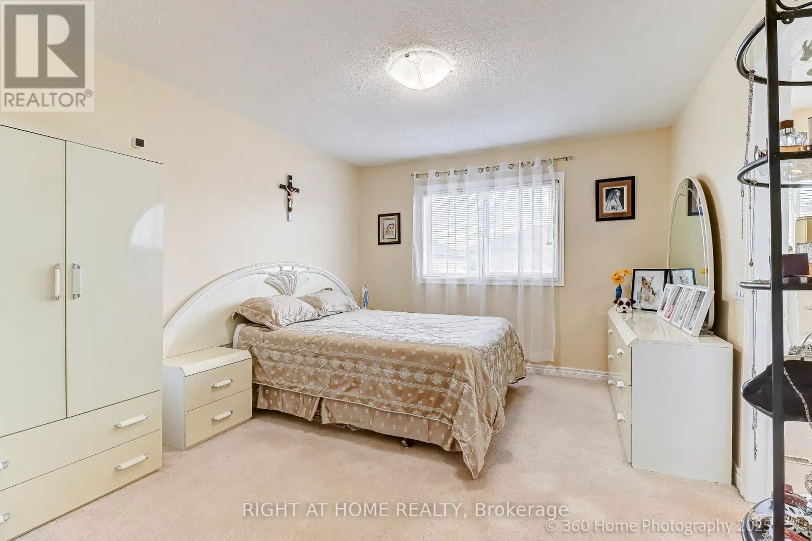 989 LEDBURY CRESCENT