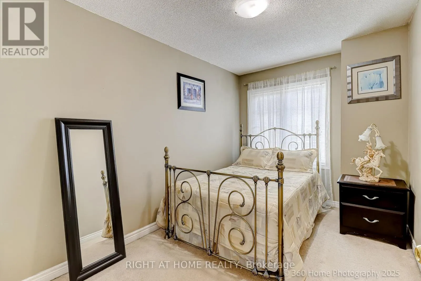 989 LEDBURY CRESCENT
