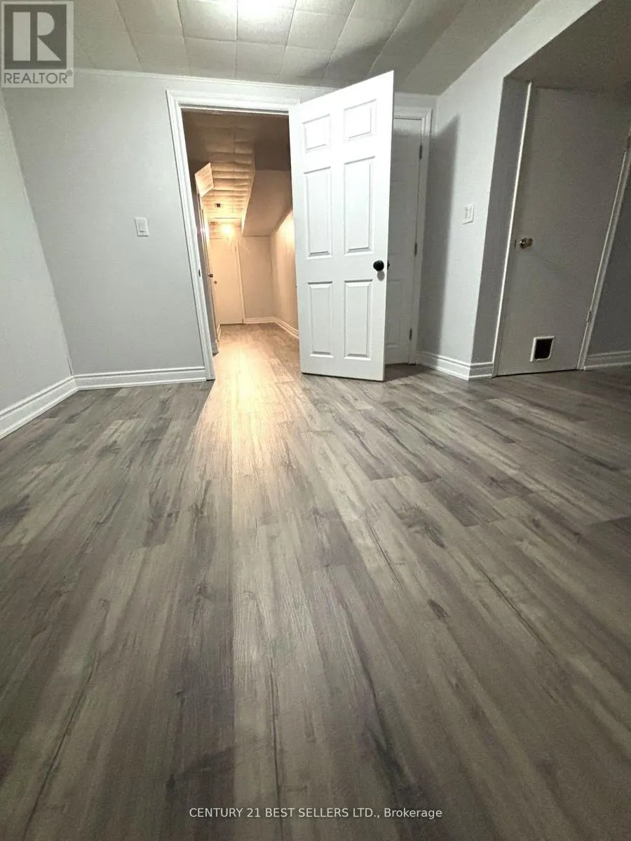 63 - 3025 CEDARGLEN GATE