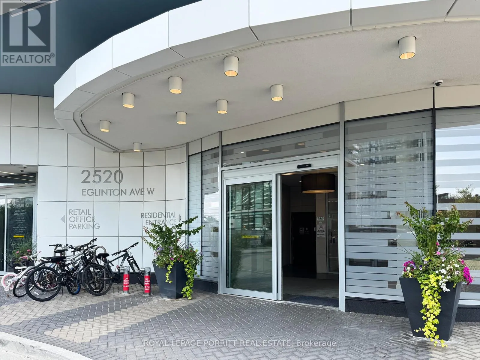 408 - 2520 EGLINTON AVENUE W