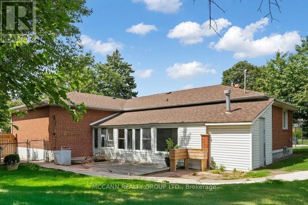7 CARSWELL PLACE