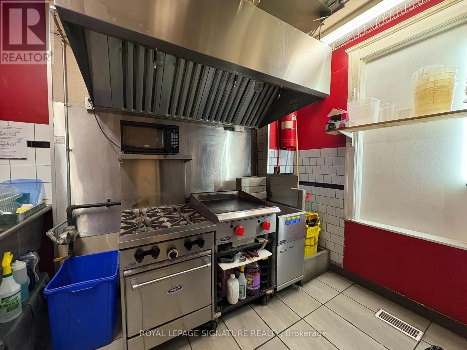 2413 DUNDAS STREET W