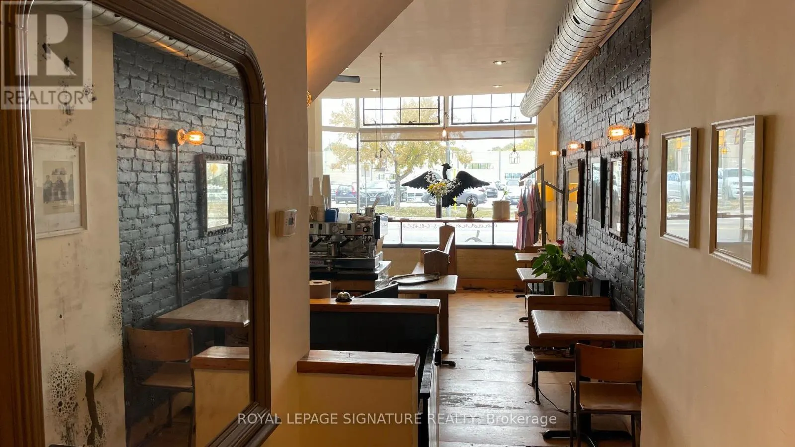 2413 DUNDAS STREET W
