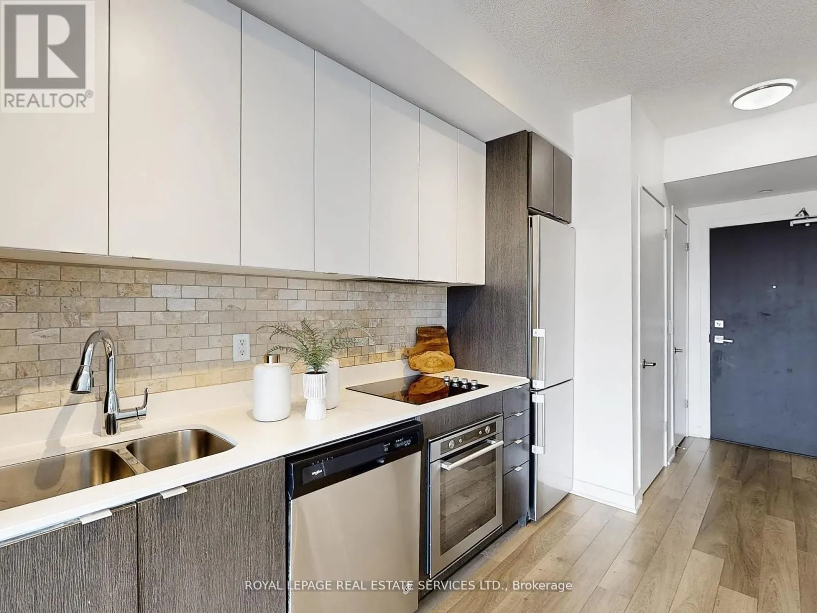 625A - 5230 DUNDAS STREET