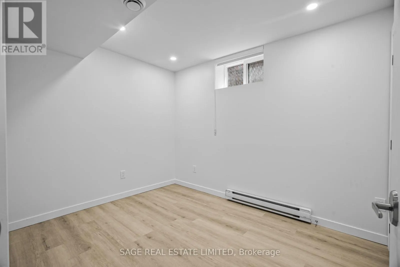 25 CHAMBERLAIN AVENUE