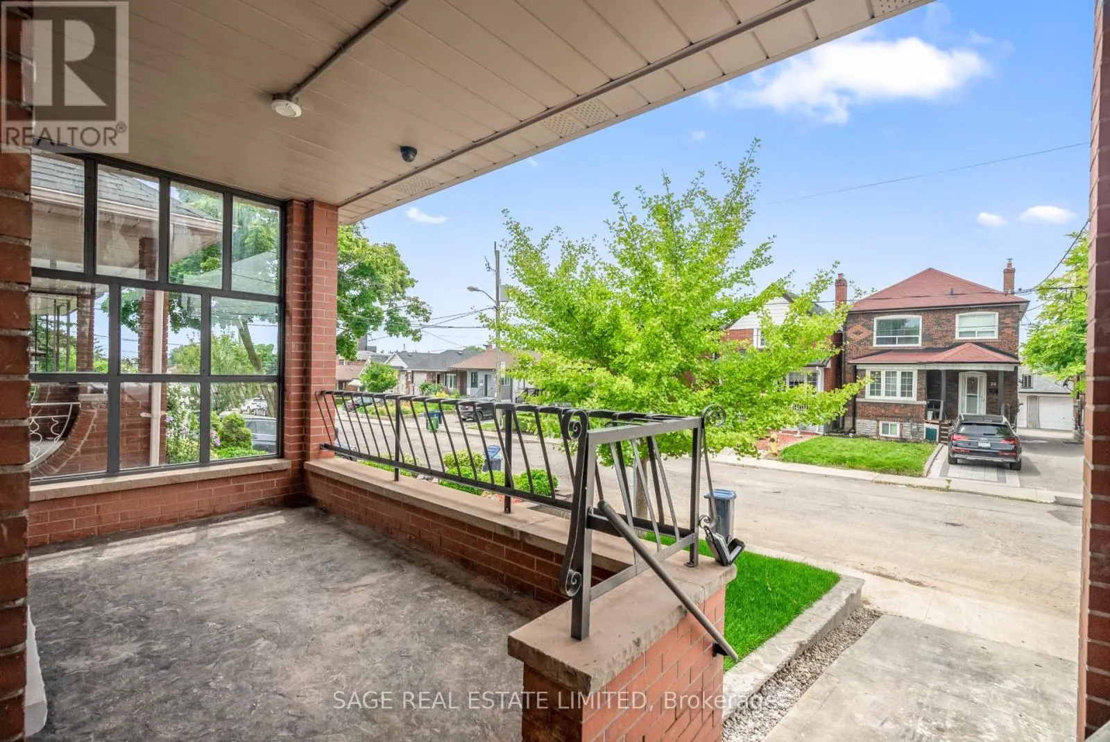 25 CHAMBERLAIN AVENUE