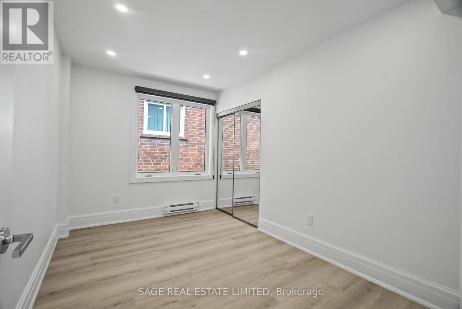 25 CHAMBERLAIN AVENUE