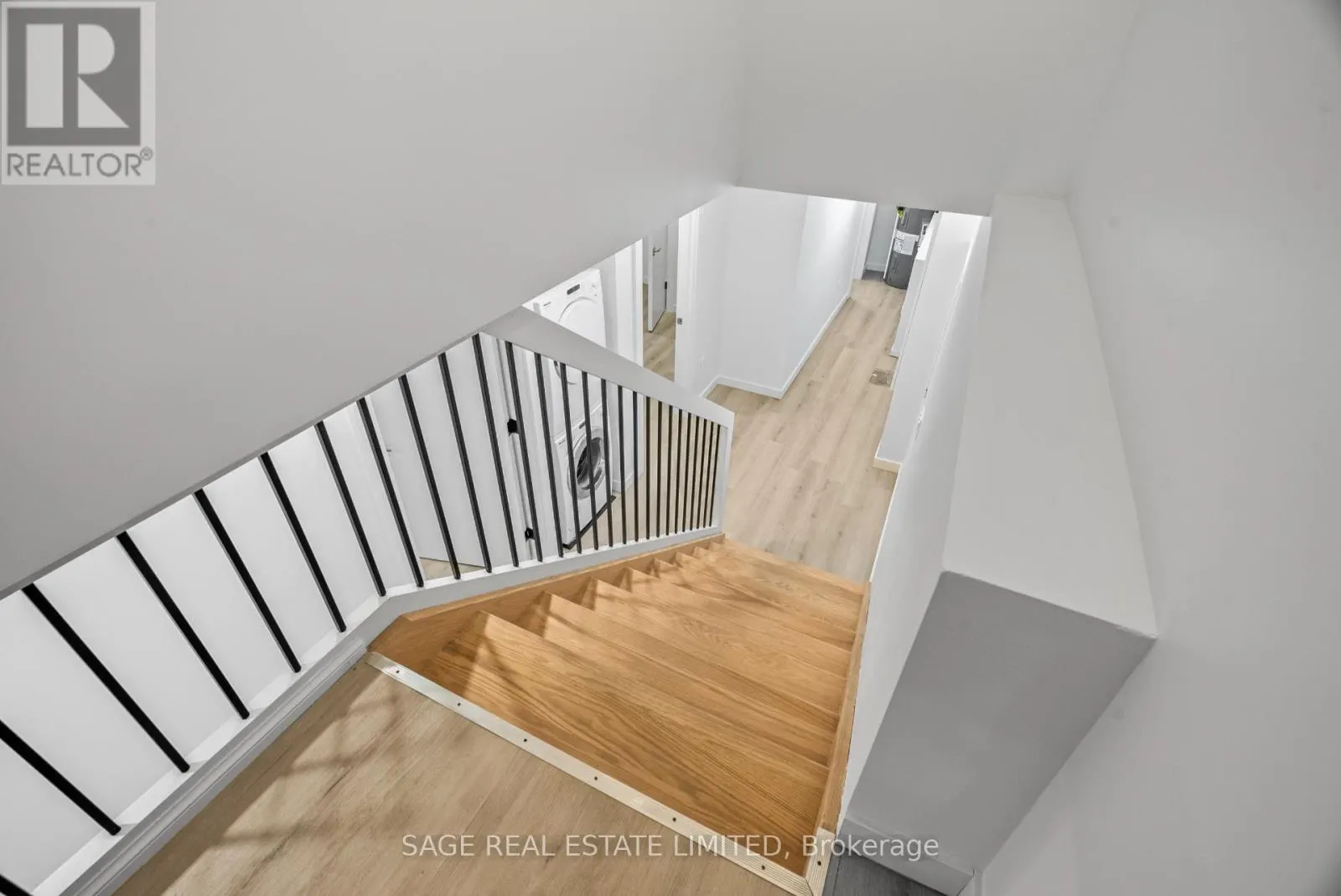 25 CHAMBERLAIN AVENUE