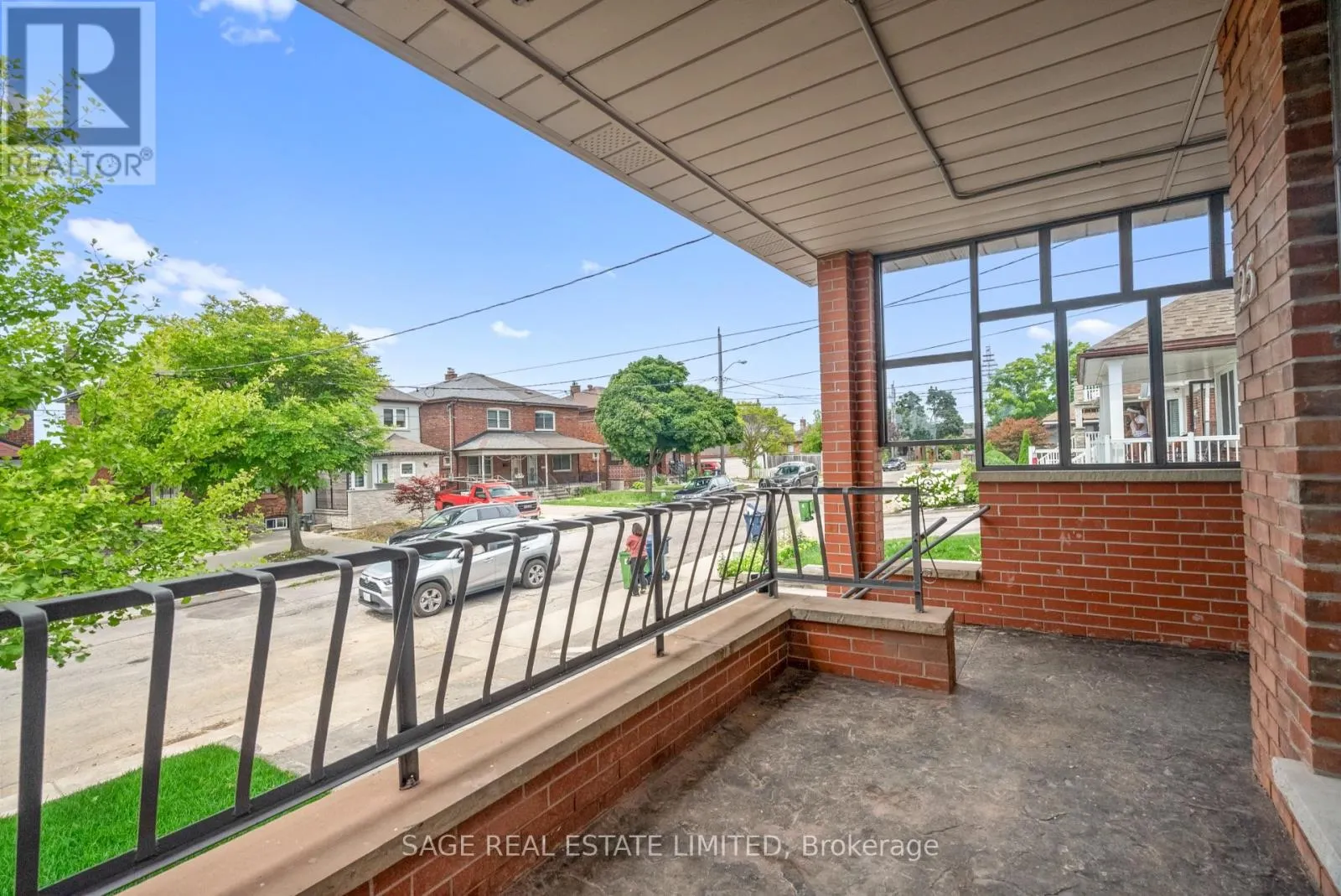25 CHAMBERLAIN AVENUE
