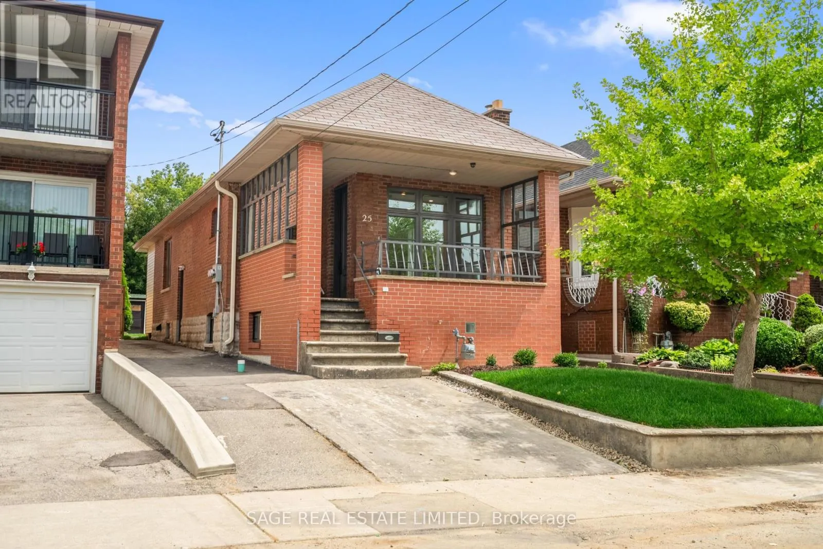 25 CHAMBERLAIN AVENUE