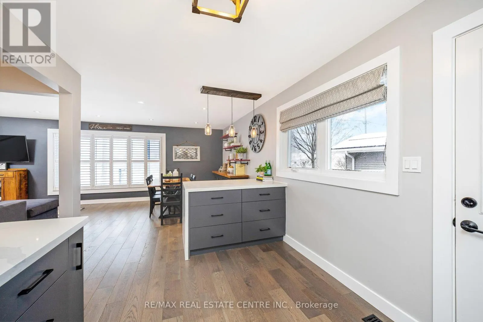 390 WOODWARD AVENUE
