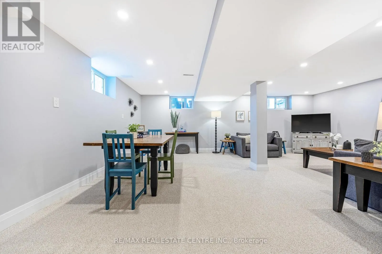 390 WOODWARD AVENUE