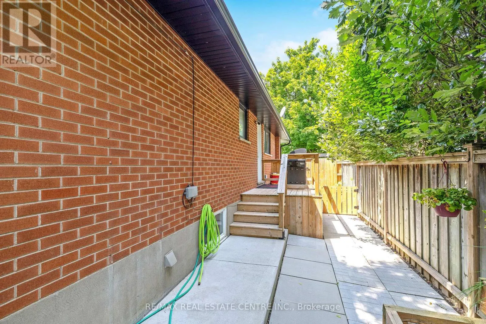 390 WOODWARD AVENUE