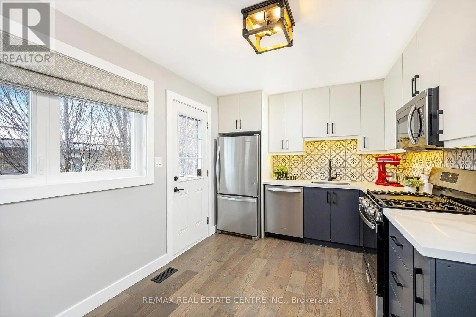 390 WOODWARD AVENUE