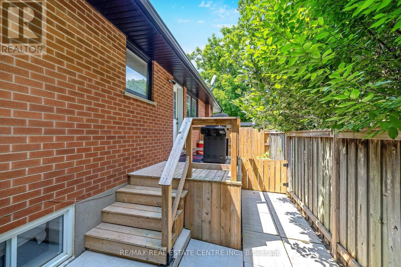 390 WOODWARD AVENUE