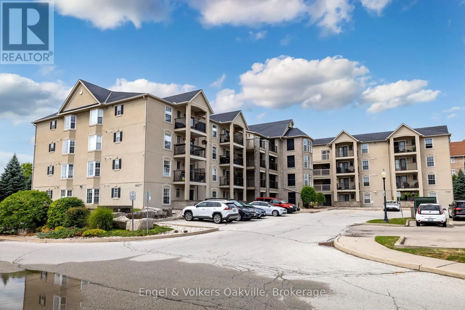 411 - 1451 WALKERS LINE, #411
