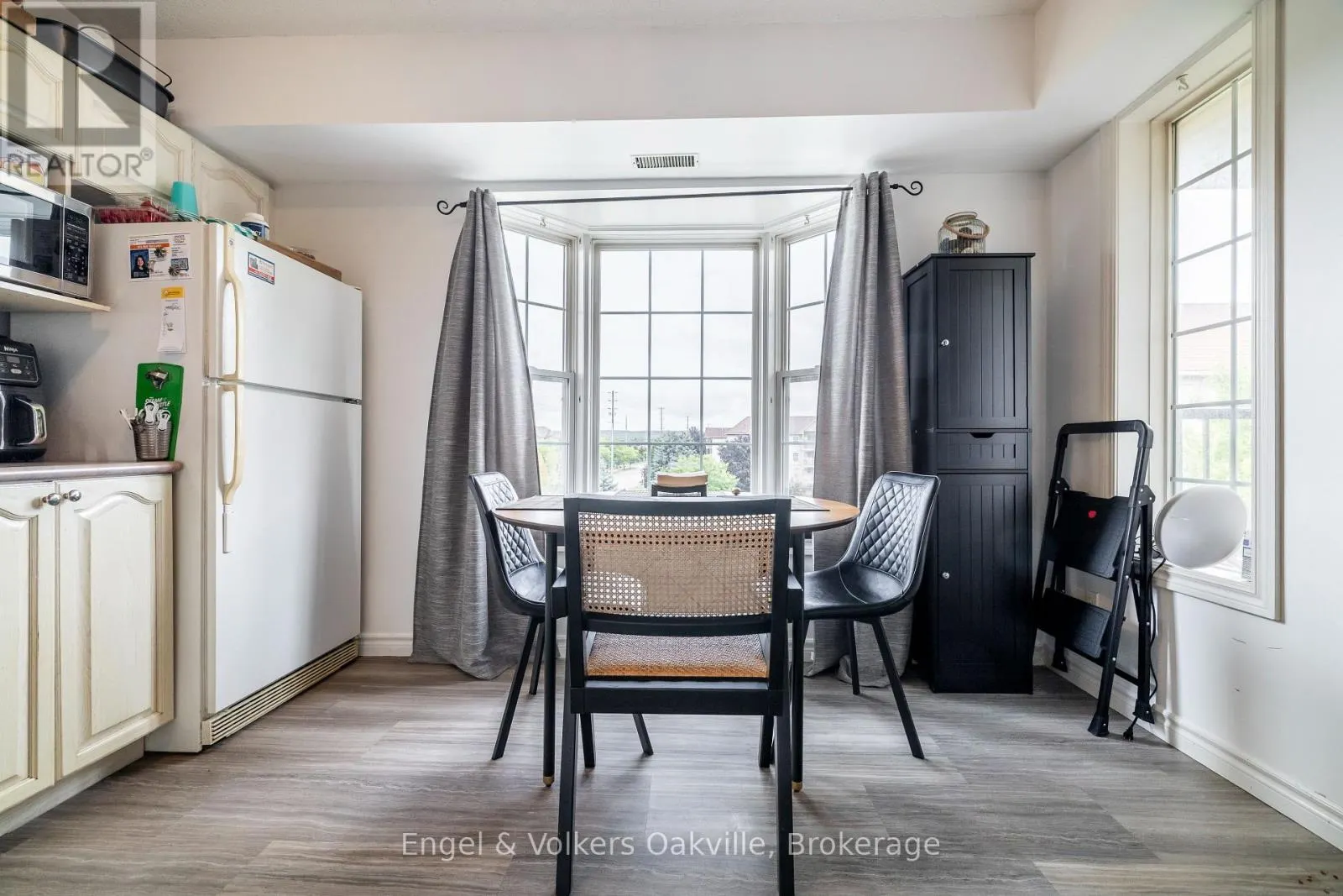 411 - 1451 WALKERS LINE, #411