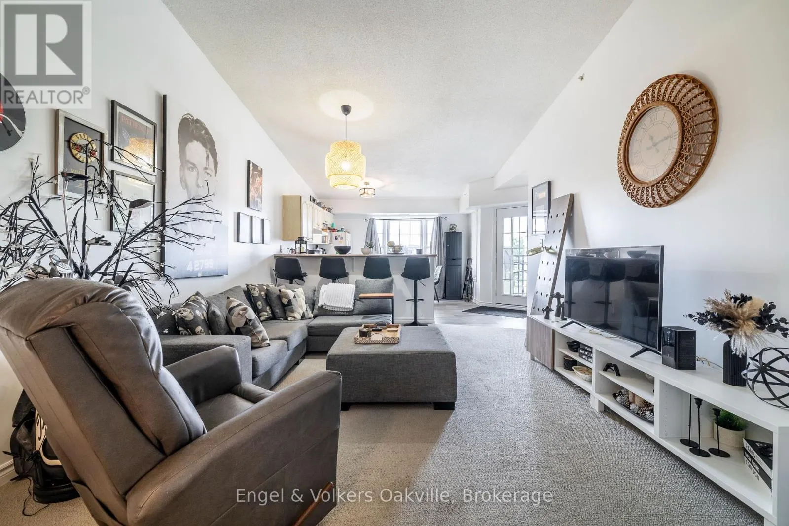 411 - 1451 WALKERS LINE, #411