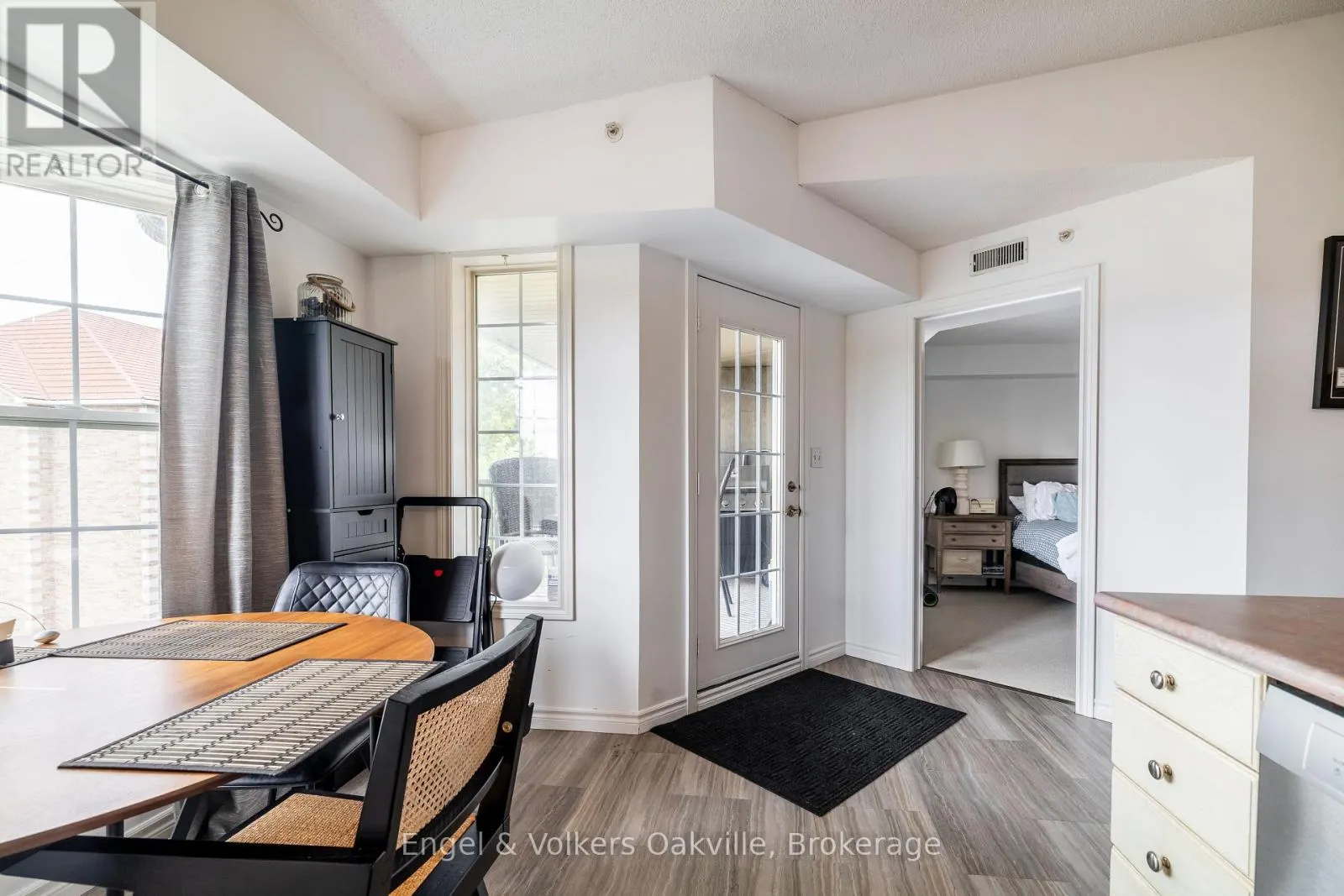 411 - 1451 WALKERS LINE, #411