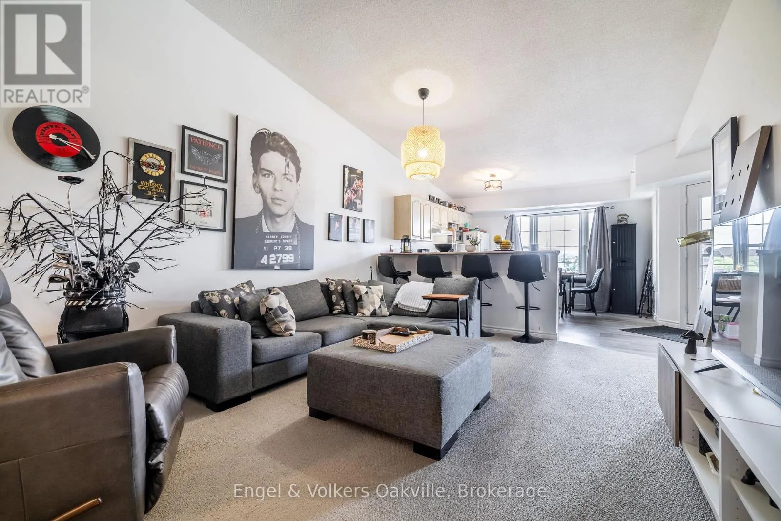 411 - 1451 WALKERS LINE, #411