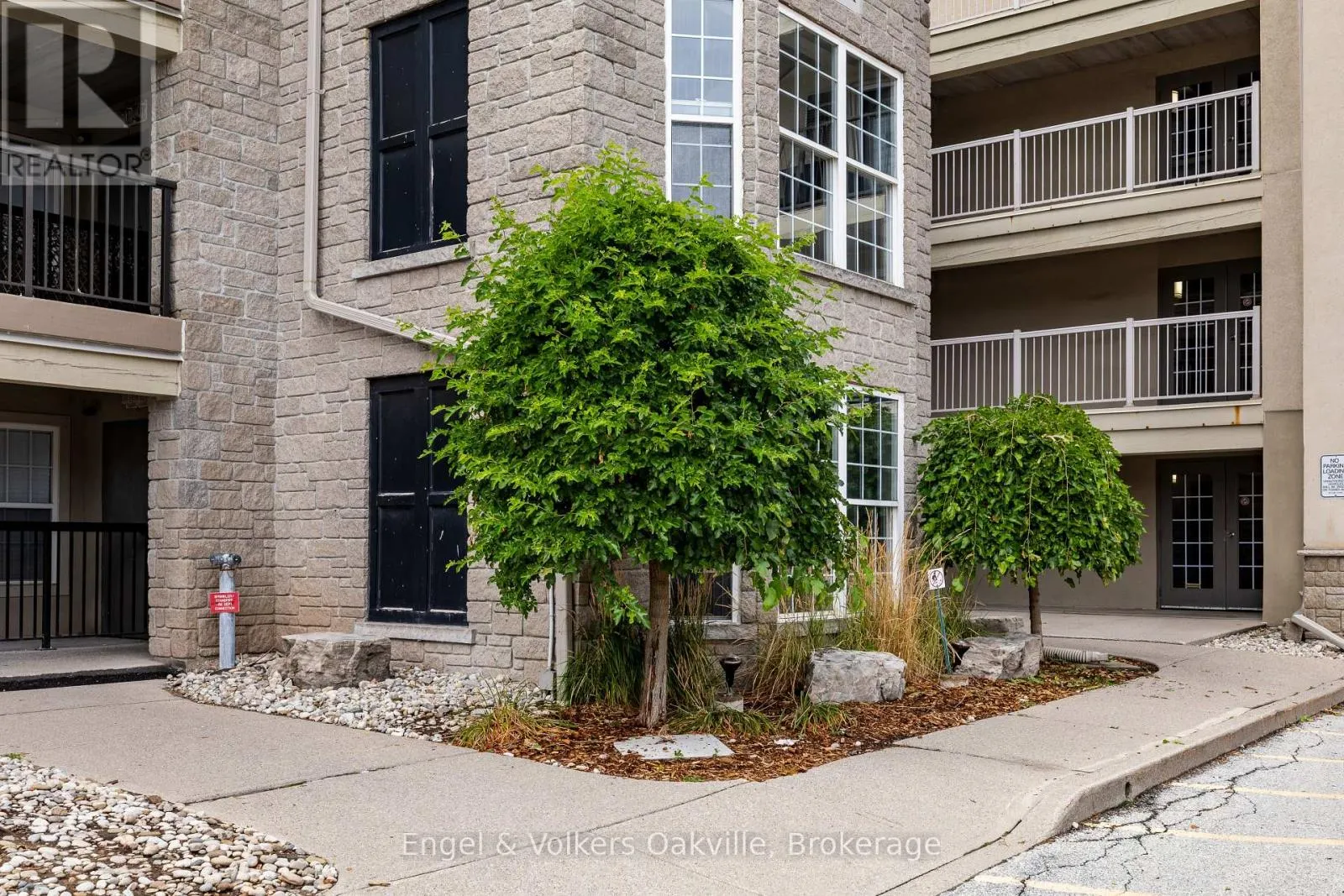 411 - 1451 WALKERS LINE, #411