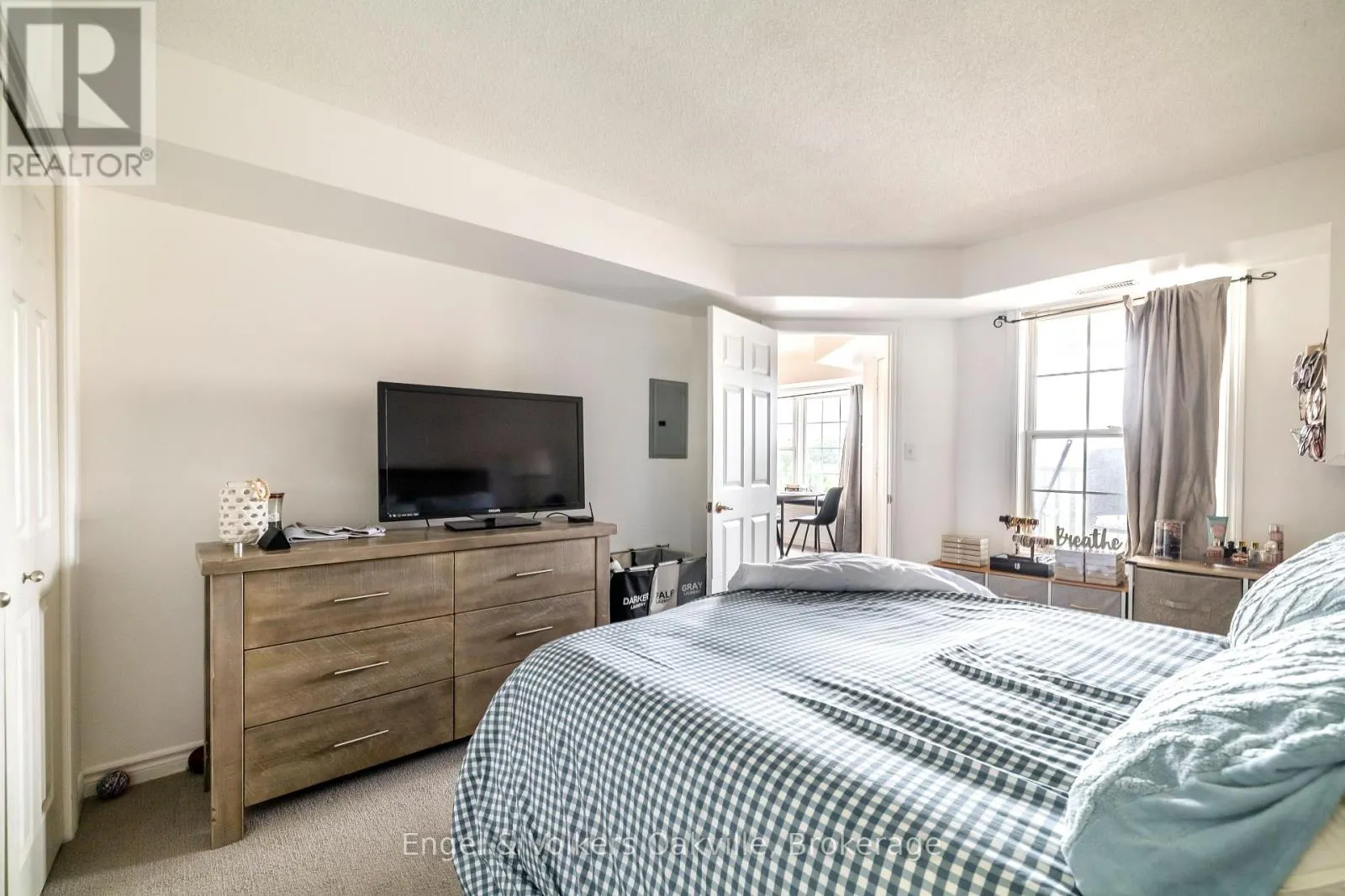 411 - 1451 WALKERS LINE, #411
