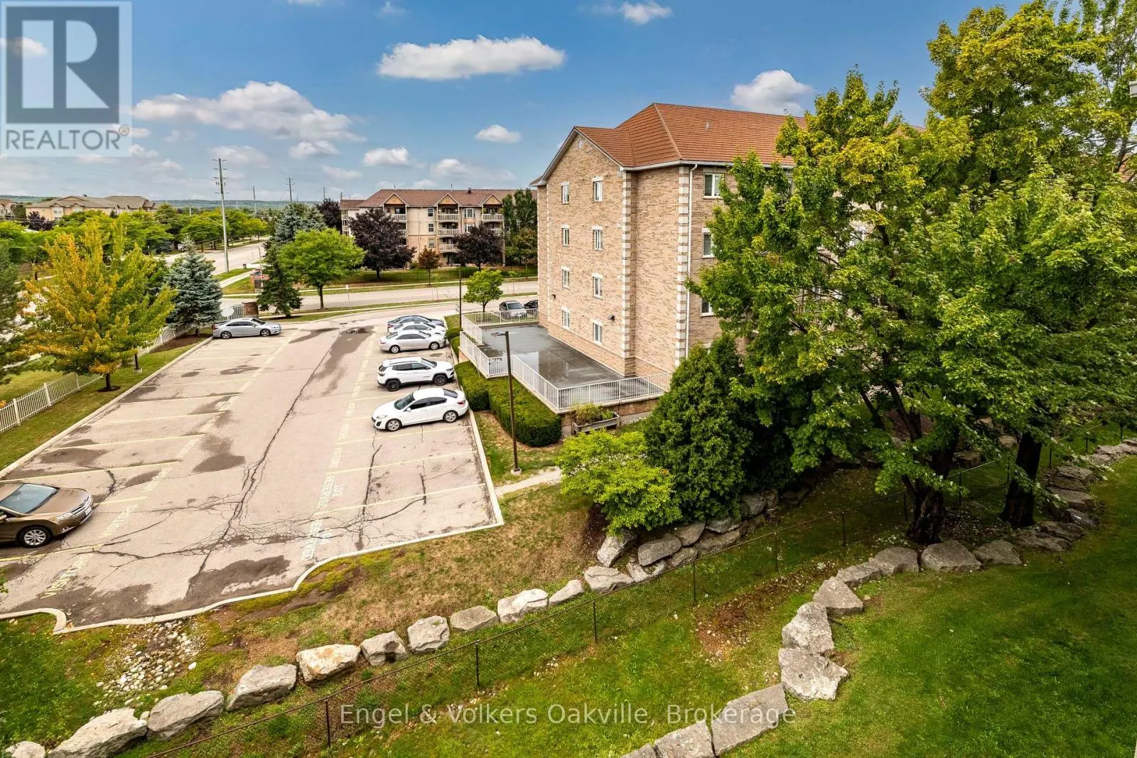 411 - 1451 WALKERS LINE, #411