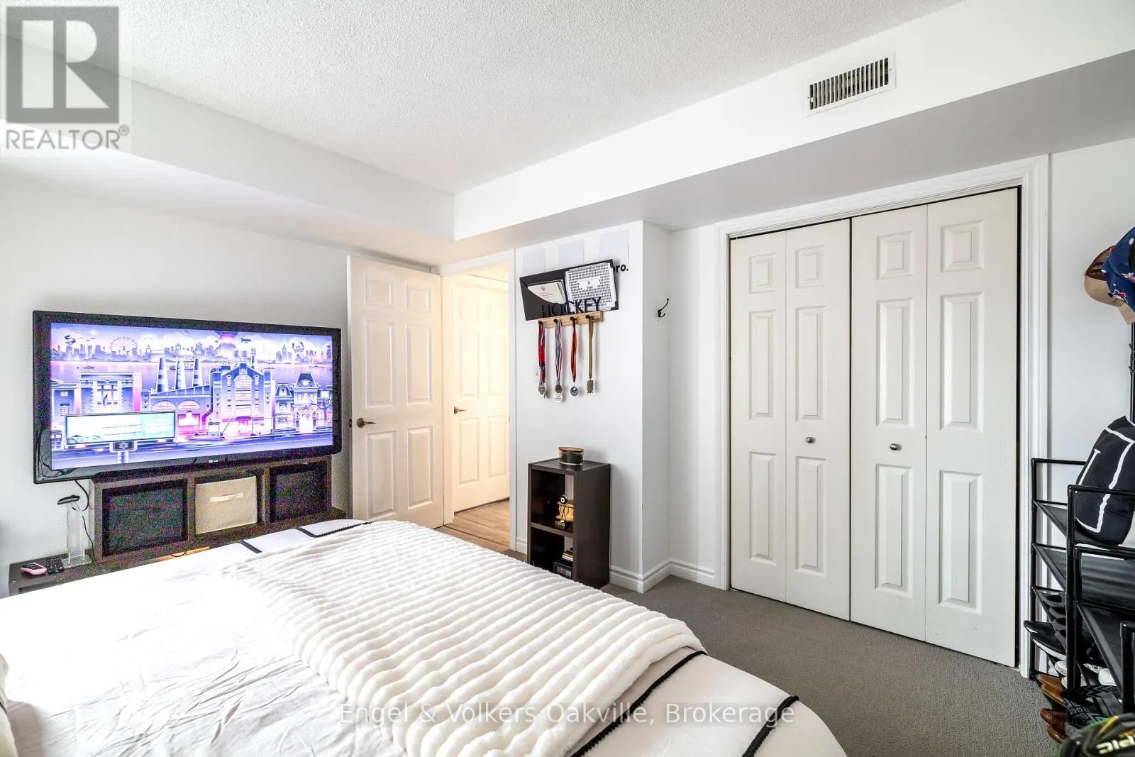 411 - 1451 WALKERS LINE, #411