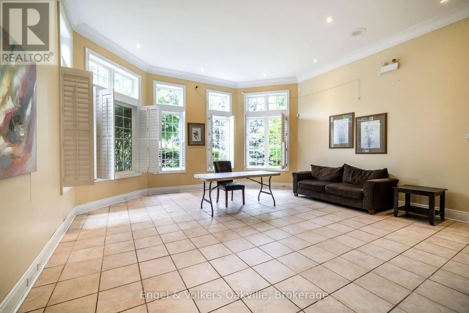 411 - 1451 WALKERS LINE, #411