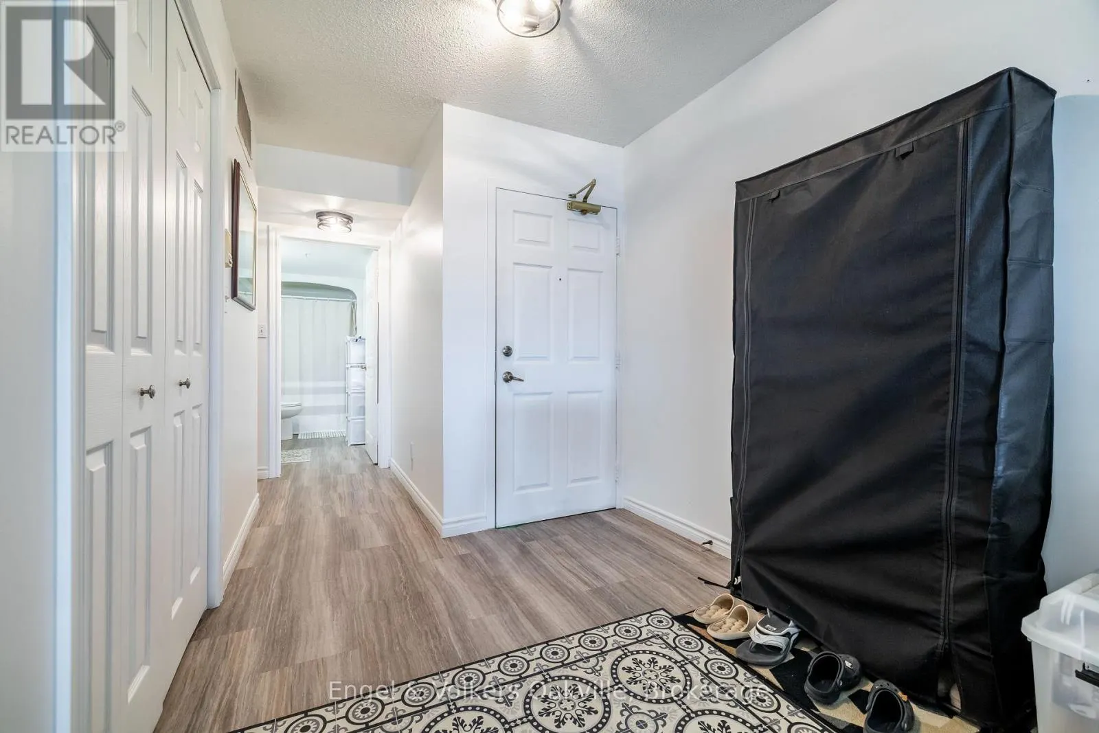 411 - 1451 WALKERS LINE, #411