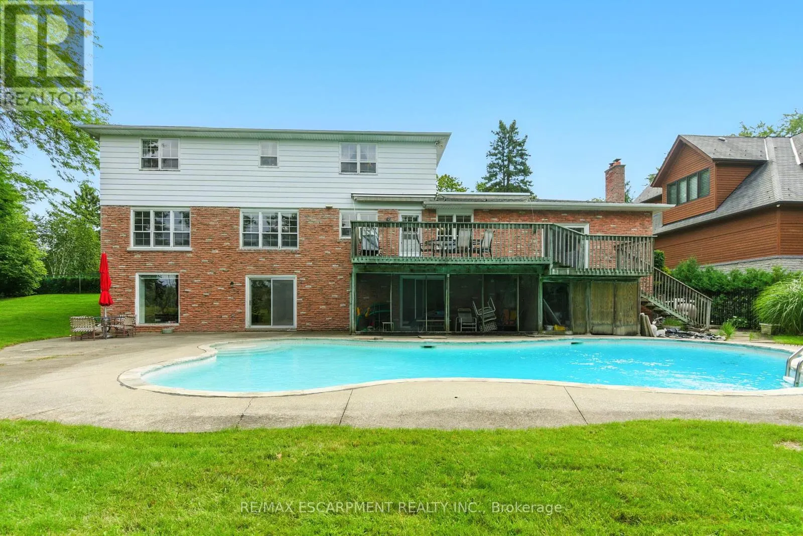 1401 CAPTAIN COURT