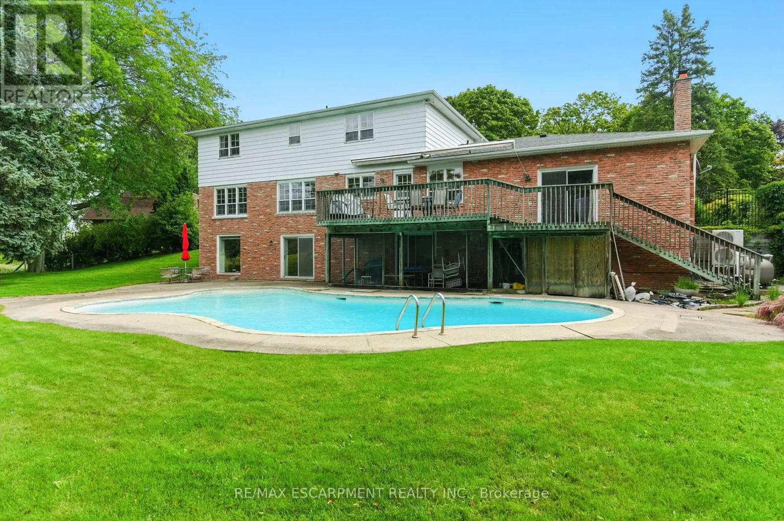 1401 CAPTAIN COURT