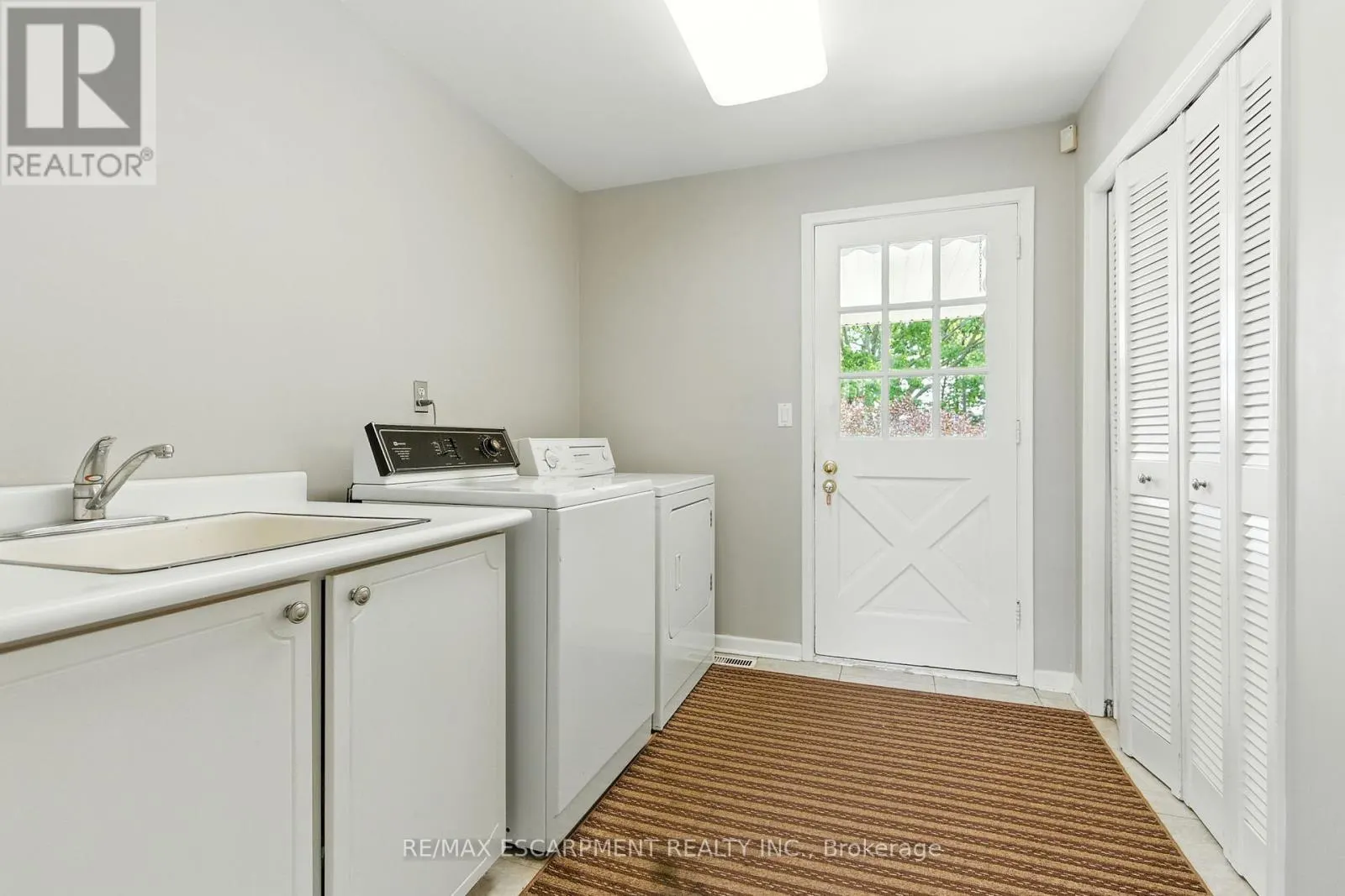 1401 CAPTAIN COURT