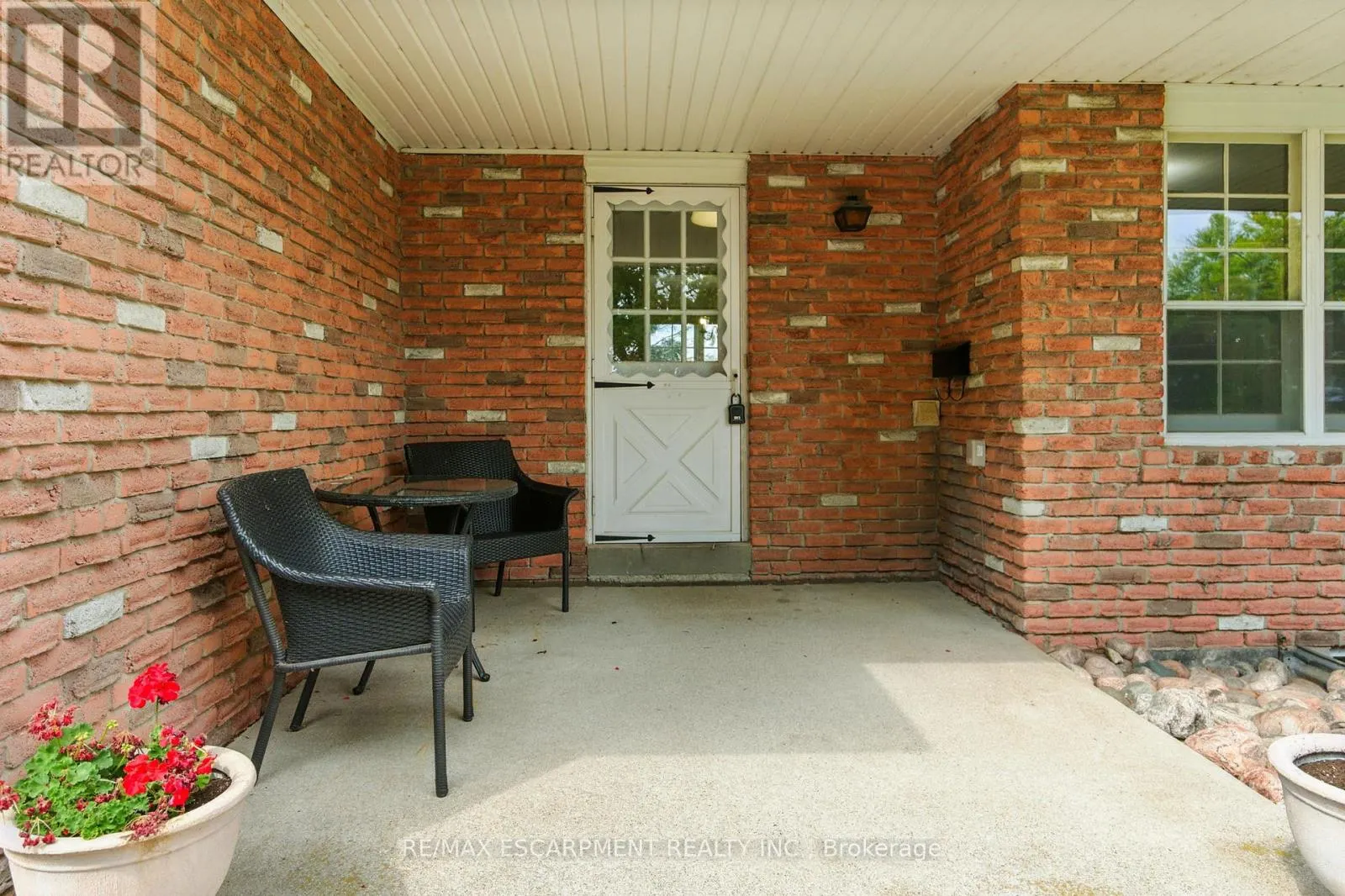 1401 CAPTAIN COURT