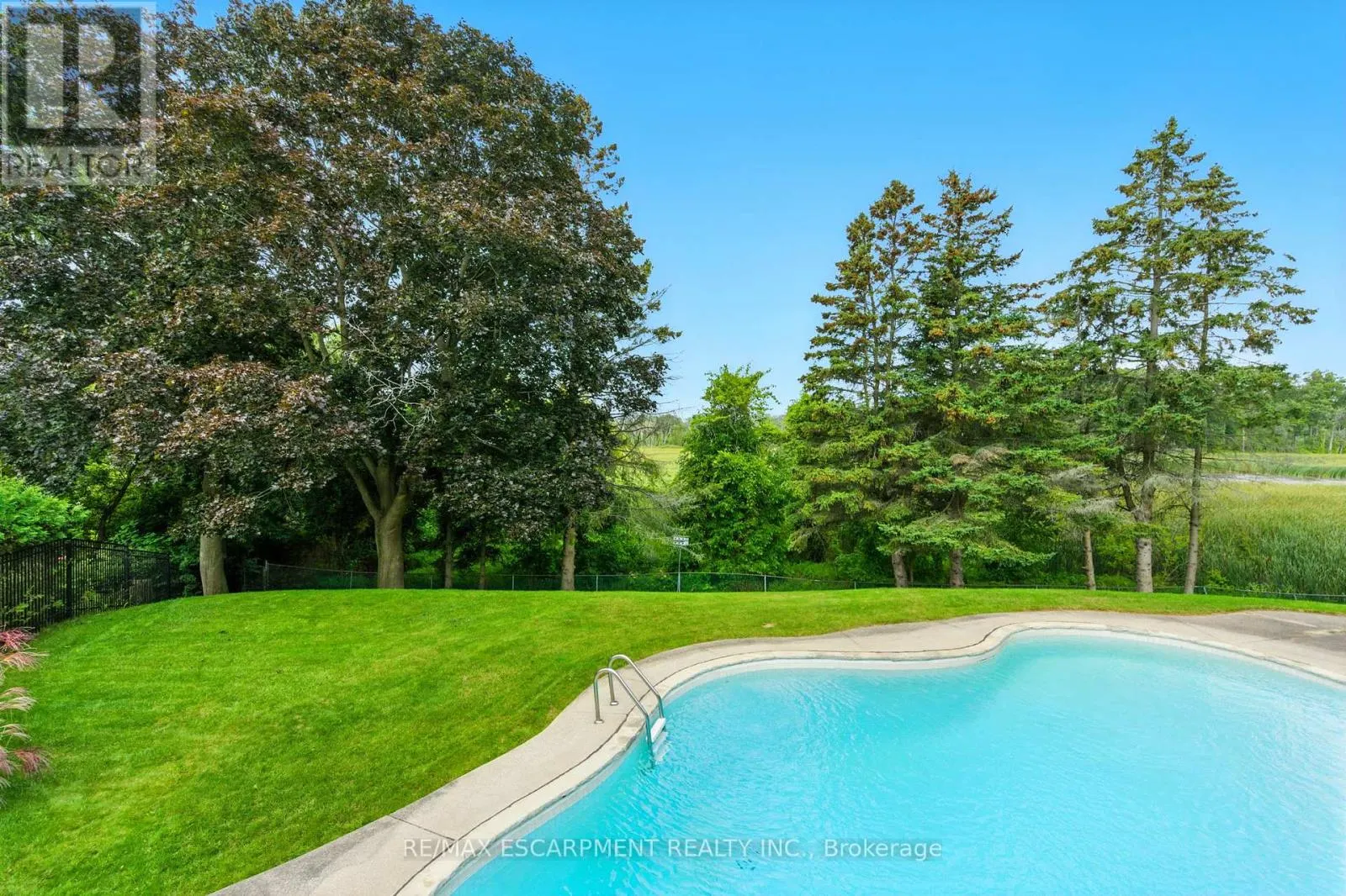1401 CAPTAIN COURT