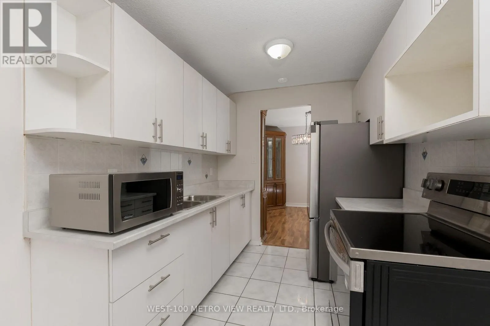 908 - 15 KENSINGTON ROAD